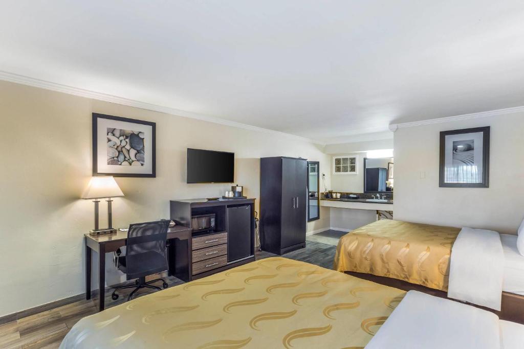 Spacious Double Queen - Photo 1